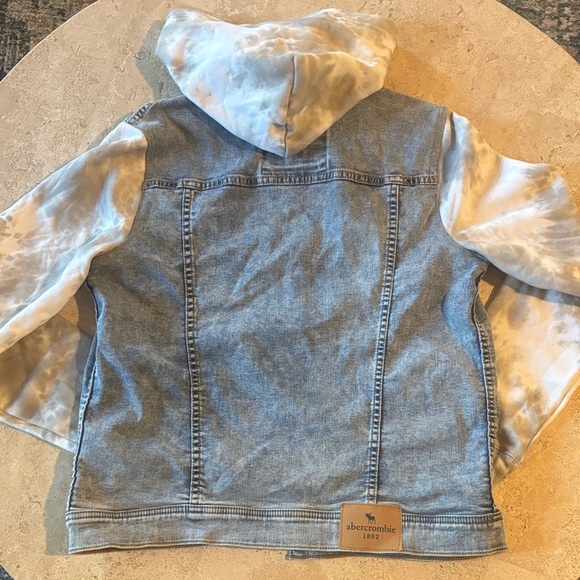 Abercrombie girls size 13/14 jeans jacket with marbled sweatshirt sleeve/hood! - Picture 3 of 3